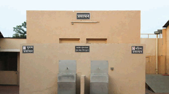 प्रसाधन व्यवस्था